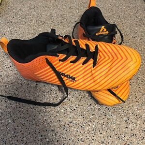 Brave Soccer Shoes‎ Orange Stripes Boys 5D